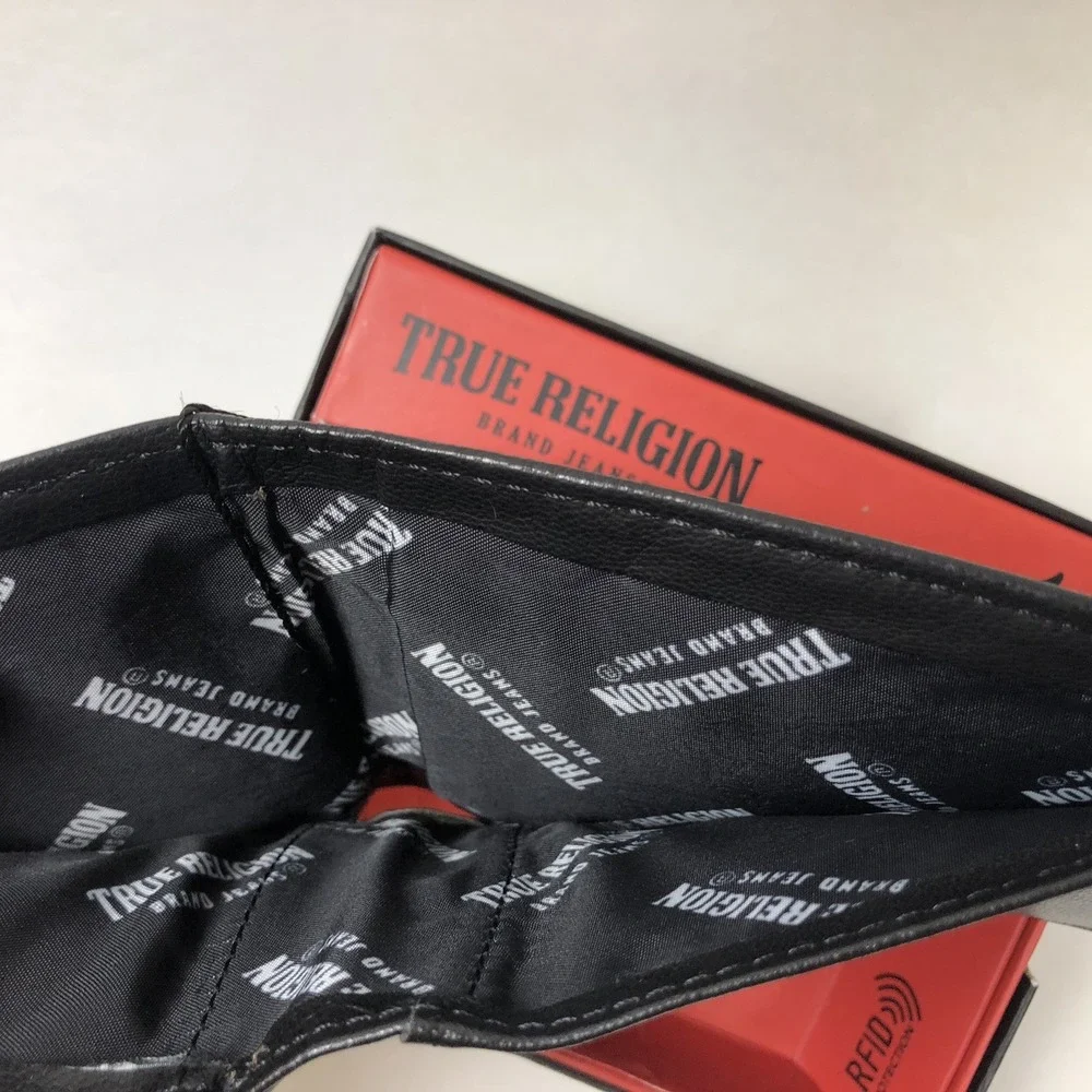 NEW True Religion Black Leather Bifold Wallet Men Gold Logo Box